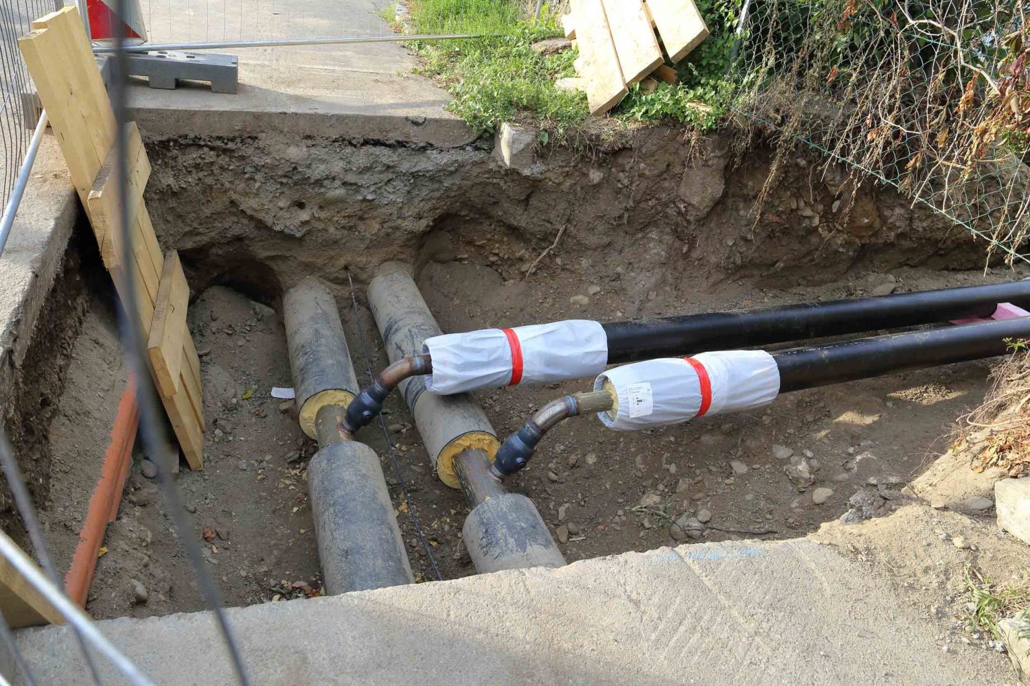 Branching of district heating pipes.