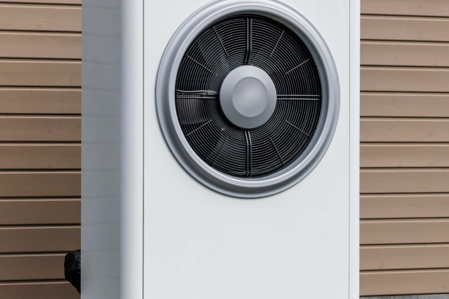 Heating and Cooling with an air to water heat pump in a modern house
